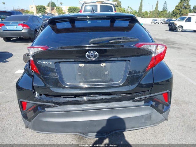 JTNKHMBXXK1038461 Toyota C-HR XLE