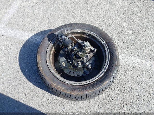 JTNKHMBXXK1038461 Toyota C-HR XLE