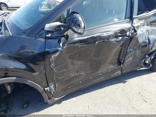 JTNKHMBXXK1038461 Toyota C-HR XLE
