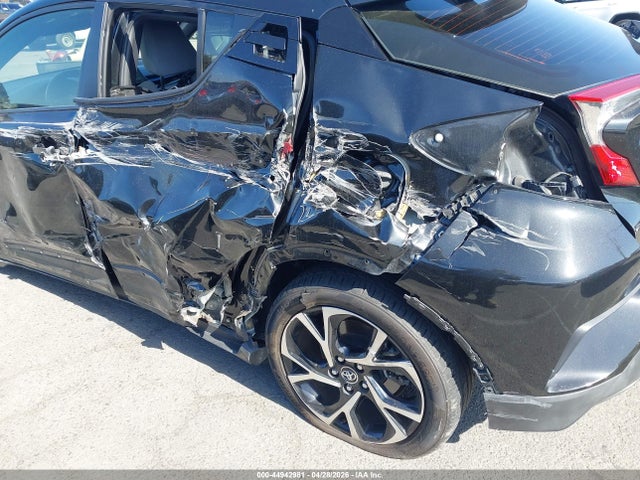 JTNKHMBXXK1038461 Toyota C-HR XLE