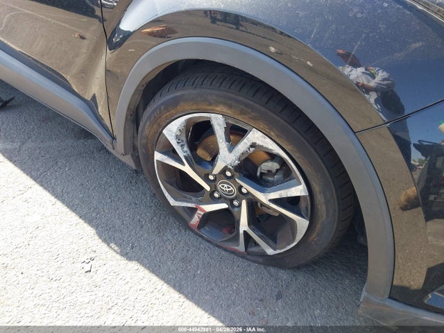 JTNKHMBXXK1038461 Toyota C-HR XLE
