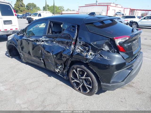 JTNKHMBXXK1038461 Toyota C-HR XLE