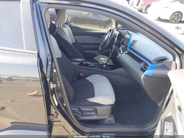 JTNKHMBXXK1038461 Toyota C-HR XLE