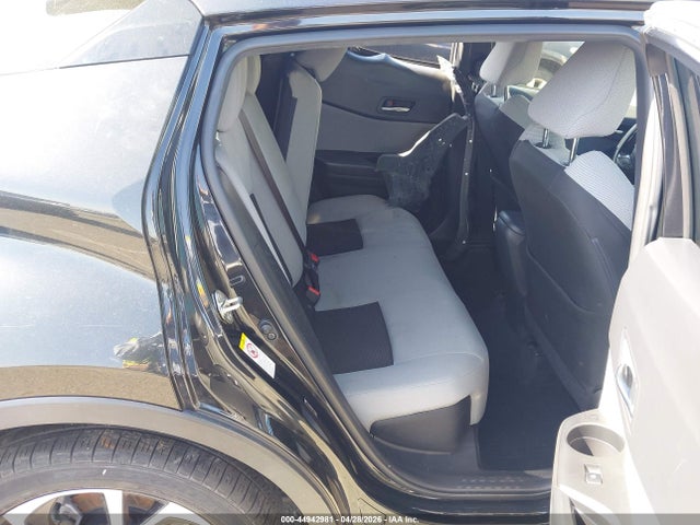 JTNKHMBXXK1038461 Toyota C-HR XLE