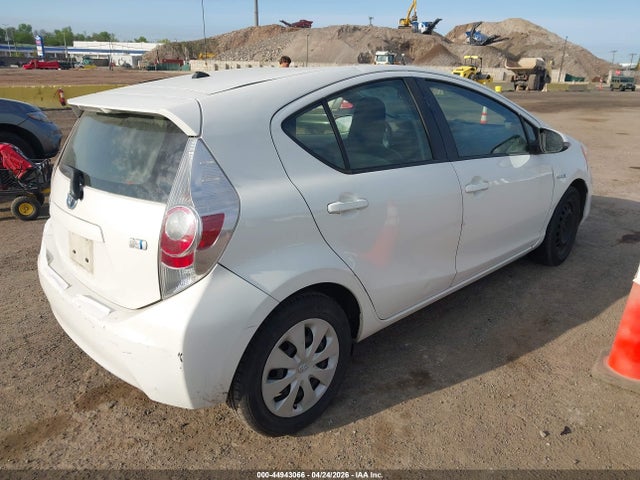 Продажа на аукционе авто 2014 Toyota Prius C One, vin: JTDKDTB32E1071773, номер лота: 44943066