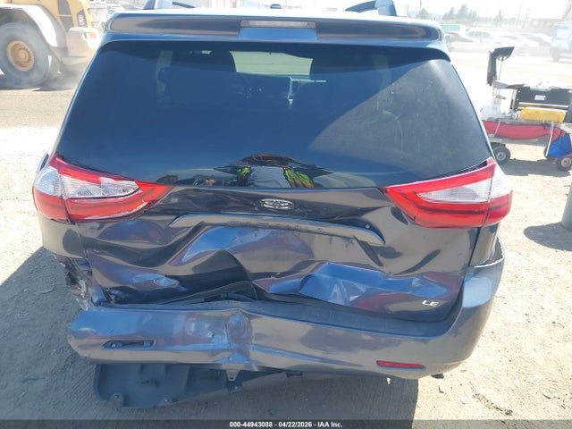44943088 :رقم المزاد ، 5TDKK3DCXFS674302 vin ، 2015 Toyota Sienna Le 8 Passenger مزاد بيع
