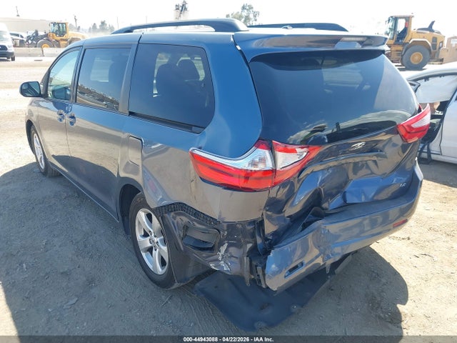 44943088 :رقم المزاد ، 5TDKK3DCXFS674302 vin ، 2015 Toyota Sienna Le 8 Passenger مزاد بيع