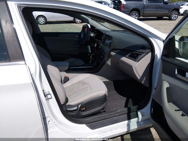 5NPE24AFXGH357581 Hyundai SONATA SE
