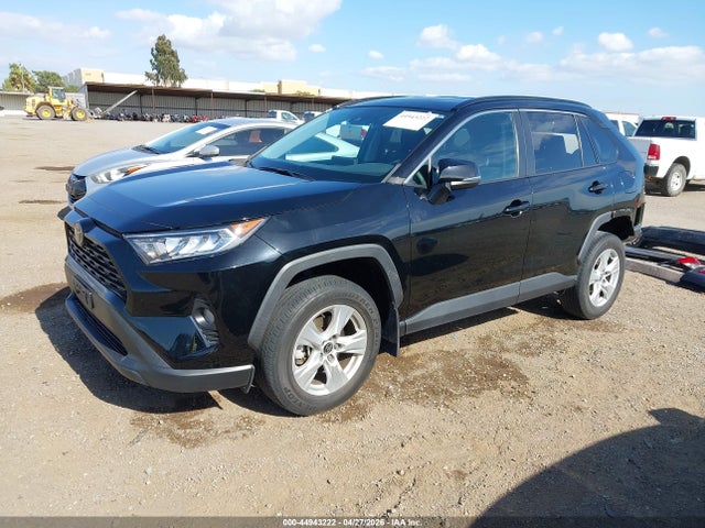 44943222 :رقم المزاد ، 2T3W1RFV7MC150883 vin ، 2021 Toyota Rav4 Xle مزاد بيع