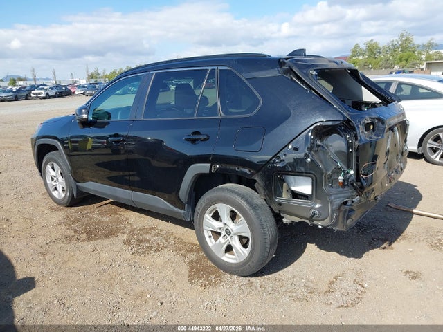 44943222 :رقم المزاد ، 2T3W1RFV7MC150883 vin ، 2021 Toyota Rav4 Xle مزاد بيع