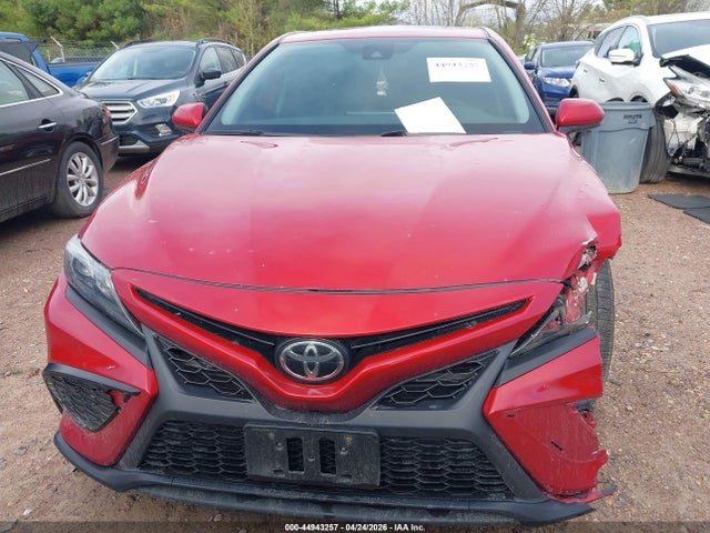 44943257 :رقم المزاد ، 4T1G11AK1MU479301 vin ، 2021 Toyota Camry Se مزاد بيع