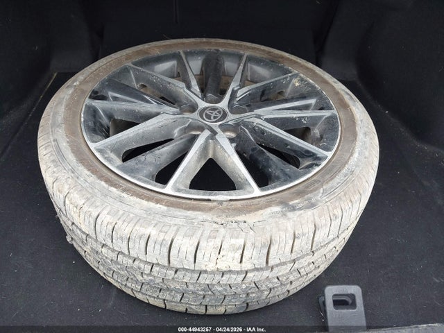 44943257 :رقم المزاد ، 4T1G11AK1MU479301 vin ، 2021 Toyota Camry Se مزاد بيع
