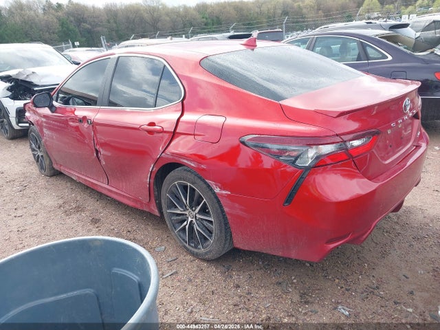 44943257 :رقم المزاد ، 4T1G11AK1MU479301 vin ، 2021 Toyota Camry Se مزاد بيع
