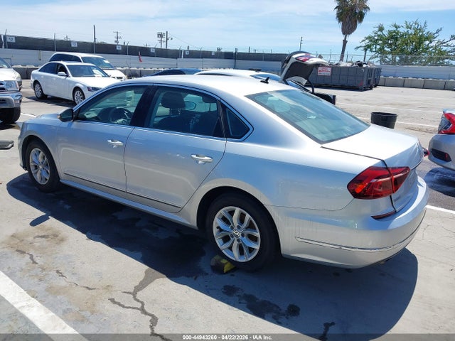 1VWAT7A35HC018238 Volkswagen Passat 1.8t S