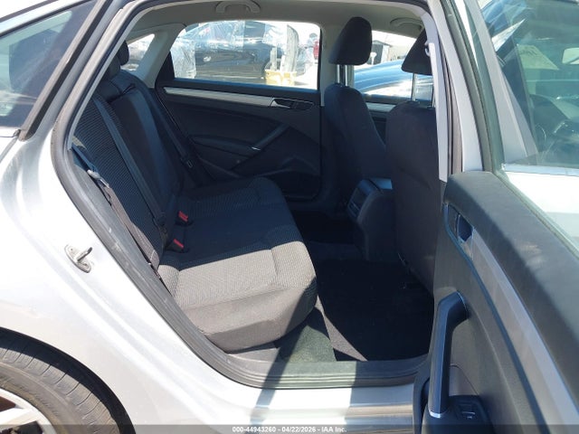 1VWAT7A35HC018238 Volkswagen Passat 1.8t S