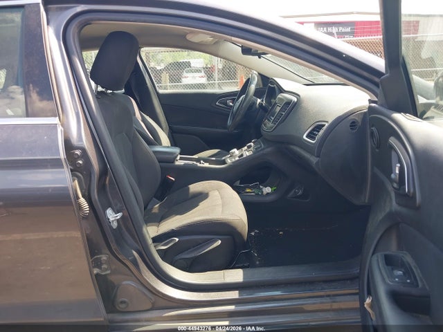 2015 Chrysler 200 Limited მანქანა იყიდება აუქციონზე, vin: 1C3CCCAB7FN724774, აუქციონის ნომერი: 44943276