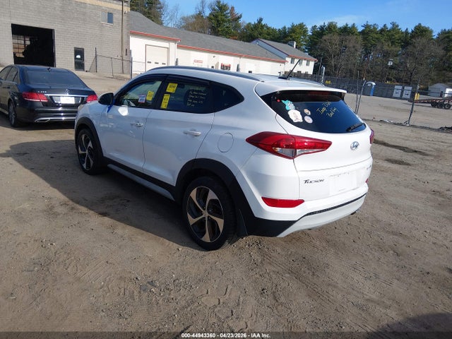 KM8J3CA29HU388830 Hyundai Tucson Sport
