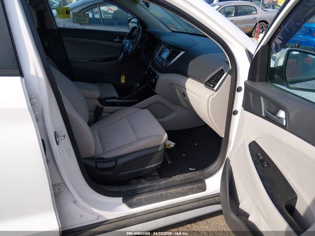 KM8J3CA29HU388830 Hyundai Tucson Sport