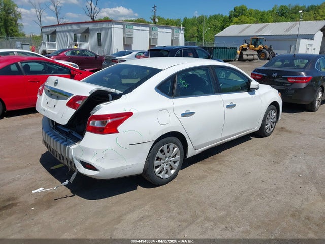 44943384 :رقم المزاد ، 3N1AB7AP2JY329361 vin ، 2018 Nissan Sentra S مزاد بيع