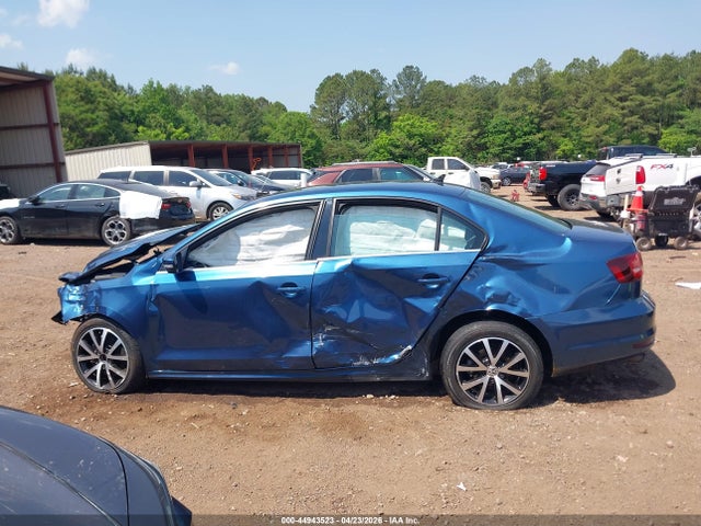 2017 Volkswagen Jetta 1.4t Se მანქანა იყიდება აუქციონზე, vin: 3VWDB7AJ3HM202865, აუქციონის ნომერი: 44943523