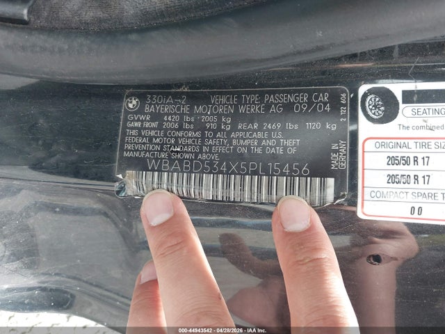 44943542 :رقم المزاد ، WBABD534X5PL15456 vin ، 2005 Bmw 330ci مزاد بيع