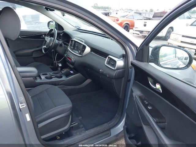 2020 Kia Sorento 3.3l S მანქანა იყიდება აუქციონზე, vin: 5XYPG4A59LG684945, აუქციონის ნომერი: 44943729