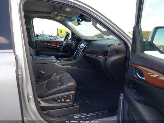 44943750 :رقم المزاد ، 1GYS3MKJ3FR534248 vin ، 2015 Cadillac Escalade Luxury مزاد بيع