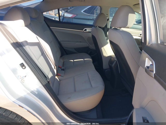 Продажа на аукционе авто 2018 Hyundai Elantra Se, vin: KMHD74LF1JU588906, номер лота: 44943770
