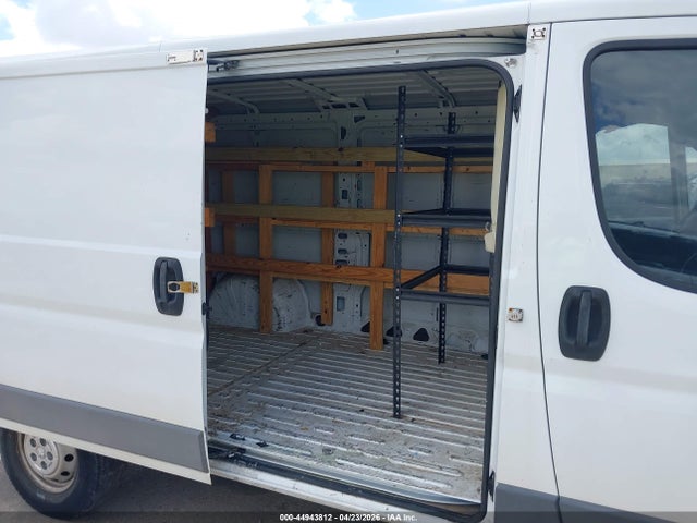 44943812 :رقم المزاد ، 3C6TRVAG1FE507413 vin ، 2015 Ram Promaster 1500 Low Roof مزاد بيع