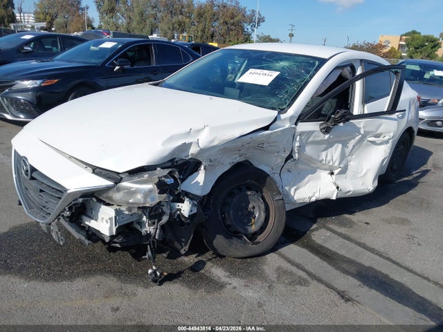 JM1BM1U79F1266730 Mazda MAZDA3