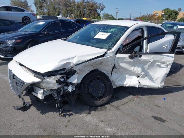 JM1BM1U79F1266730 Mazda MAZDA3