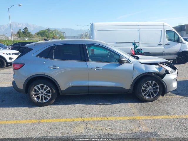 1FMCU0G6XNUA54641 Ford ESCAPE SE