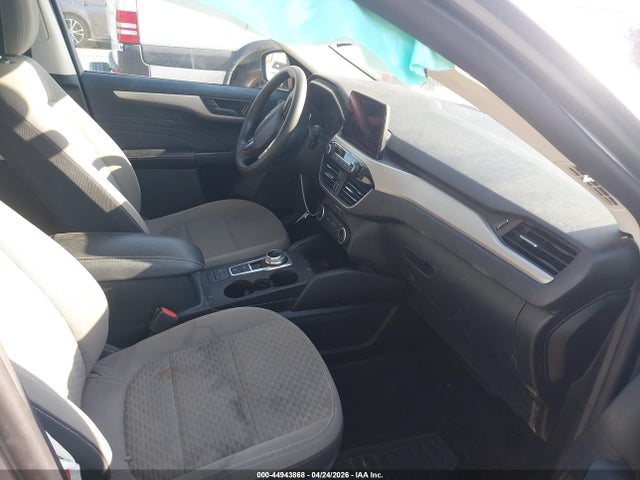 1FMCU0G6XNUA54641 Ford ESCAPE SE