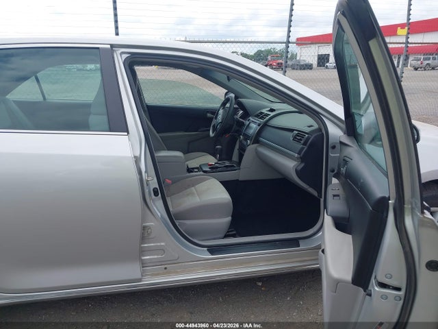 2014 Toyota Camry Le მანქანა იყიდება აუქციონზე, vin: 4T4BF1FK3ER342436, აუქციონის ნომერი: 44943960