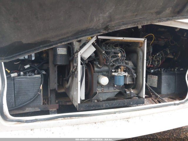 44943977 :رقم المزاد ، 4UZAAHDC65CU73360 vin ، 2005 Freightliner Chassis X Line Motor Home مزاد بيع