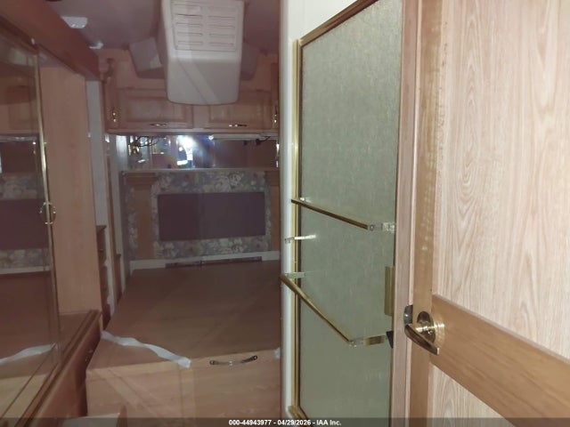 44943977 :رقم المزاد ، 4UZAAHDC65CU73360 vin ، 2005 Freightliner Chassis X Line Motor Home مزاد بيع