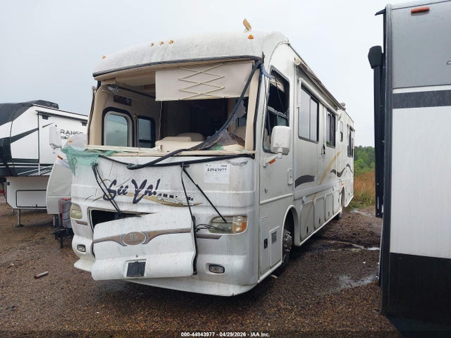 44943977 :رقم المزاد ، 4UZAAHDC65CU73360 vin ، 2005 Freightliner Chassis X Line Motor Home مزاد بيع