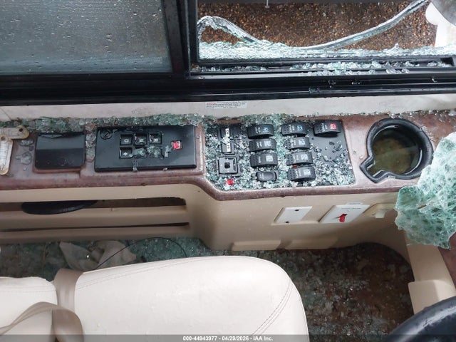 44943977 :رقم المزاد ، 4UZAAHDC65CU73360 vin ، 2005 Freightliner Chassis X Line Motor Home مزاد بيع