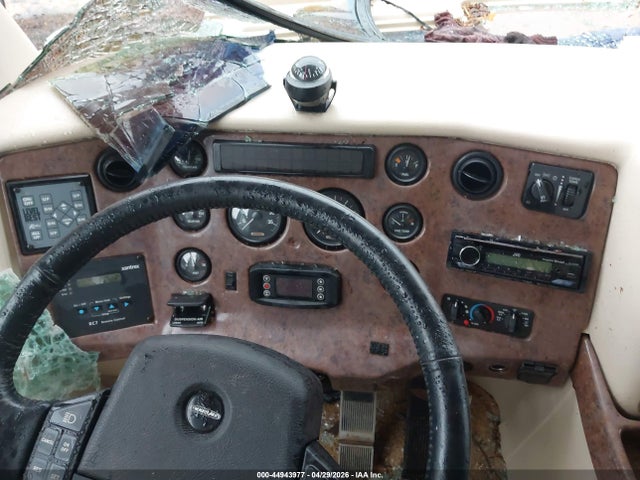 44943977 :رقم المزاد ، 4UZAAHDC65CU73360 vin ، 2005 Freightliner Chassis X Line Motor Home مزاد بيع