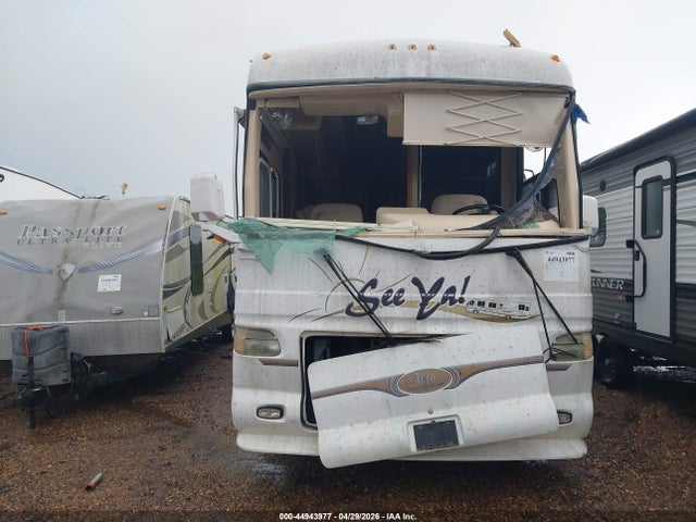 44943977 :رقم المزاد ، 4UZAAHDC65CU73360 vin ، 2005 Freightliner Chassis X Line Motor Home مزاد بيع