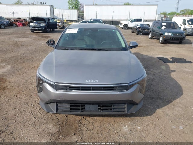 44943986 :رقم المزاد ، 3KPFT4DE3SE142318 vin ، 2025 Kia K4 Lxs مزاد بيع