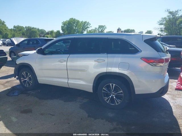 44944088 :رقم المزاد ، 5TDJKRFH1GS276565 vin ، 2016 Toyota Highlander Xle V6 مزاد بيع