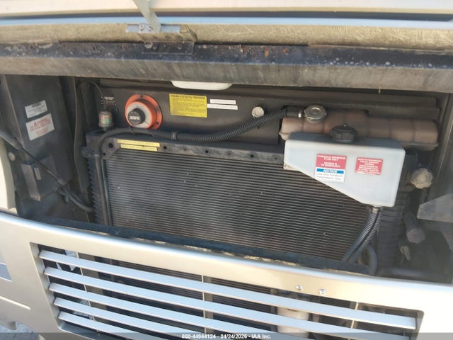 44944124 :رقم المزاد ، 4UZACJDC95CV83062 vin ، 2005 Freightliner Chassis X Line Motor Home مزاد بيع