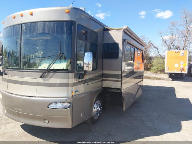 44944124 :رقم المزاد ، 4UZACJDC95CV83062 vin ، 2005 Freightliner Chassis X Line Motor Home مزاد بيع
