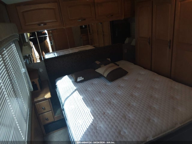44944124 :رقم المزاد ، 4UZACJDC95CV83062 vin ، 2005 Freightliner Chassis X Line Motor Home مزاد بيع