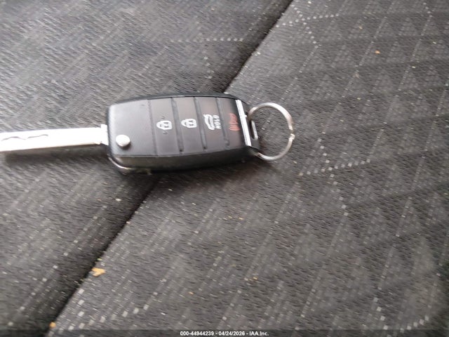 3KPA25AB3KE179981 KIA Rio 5-door S