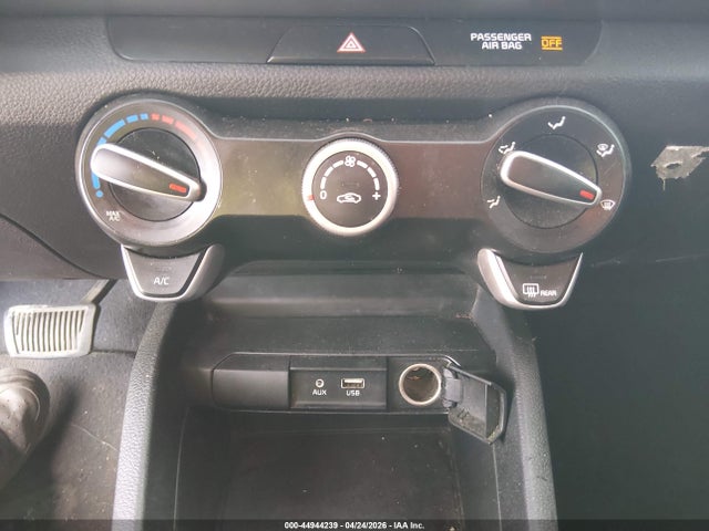 3KPA25AB3KE179981 KIA Rio 5-door S