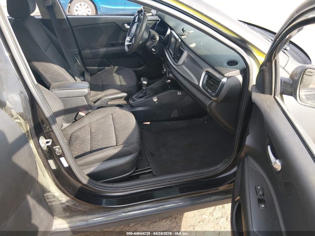 3KPA25AB3KE179981 KIA Rio 5-door S