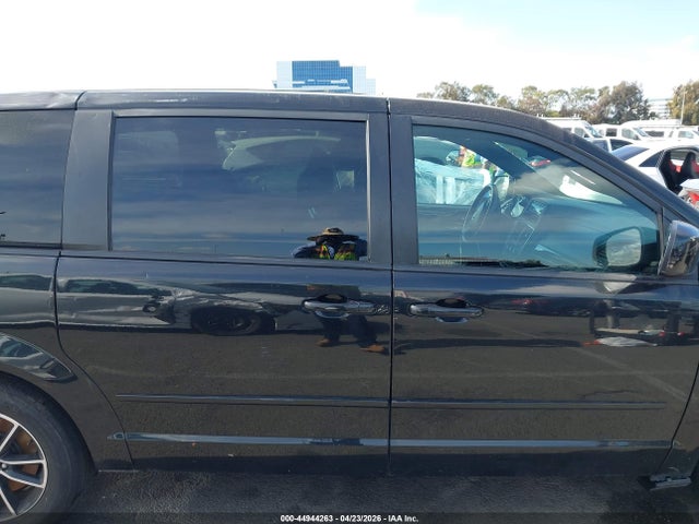 44944263 :رقم المزاد ، 2C4RDGBG0HR563226 vin ، 2017 Dodge Grand Caravan Se Plus مزاد بيع