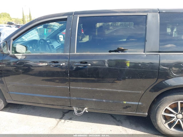 44944263 :رقم المزاد ، 2C4RDGBG0HR563226 vin ، 2017 Dodge Grand Caravan Se Plus مزاد بيع